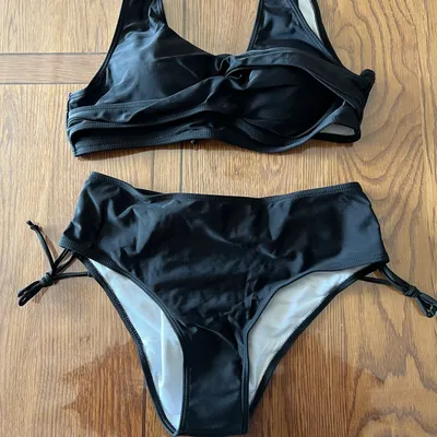Maillot de bain 2 pièces noir taille 38/M